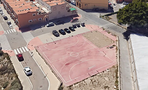 El Ayuntamiento renueva la pista polideportiva de San Vicente