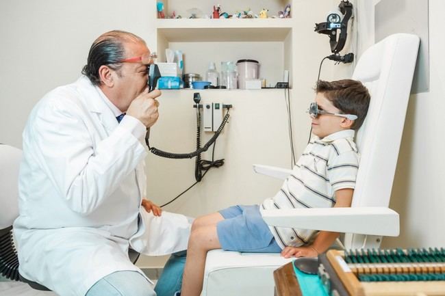 Retiran colirio infantil en España por riesgos para la salud
