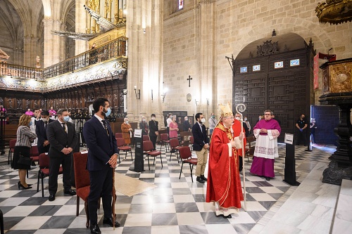 El alcalde asiste a la tradicional misa en honor a San Indalecio