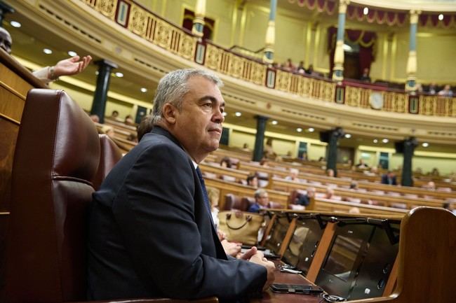 Gritos de dimisión para Santos Cerdán en el Congreso