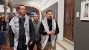 El subdelegado asiste a una exposición en defensa de Gaza