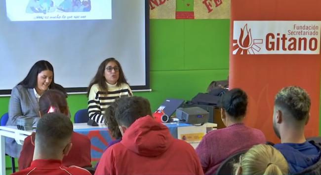 Charla sobre los riesgos de las redes sociales en el Día del Gitano Andaluz
