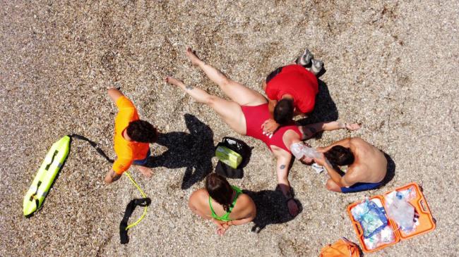 Simulacro de socorrismo en la playa de La Bajadilla