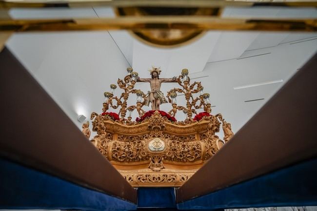 Devoción en el Puerto de Roquetas con la procesión del Cristo del Mar