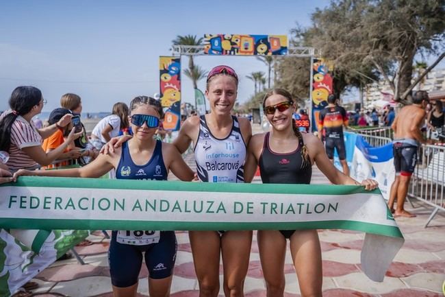 Triatletas de Roquetas brillan en el IX Triatlón Cros