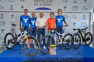 Diputación presenta el equipo ‘Costa de Almería’ para la Škoda Titan Desert Almería