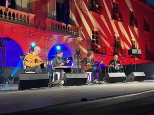 Éxito rotundo de 'Suhail Fusión' en la Plaza de la Constitución durante el Festival Alamar