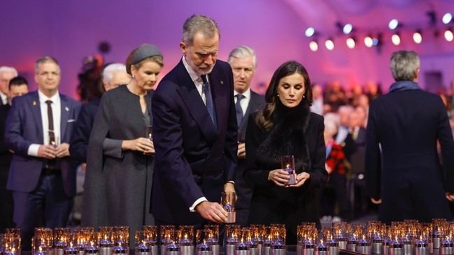 Los Reyes rinden homenaje a víctimas de Mauthausen en su 80 aniversario