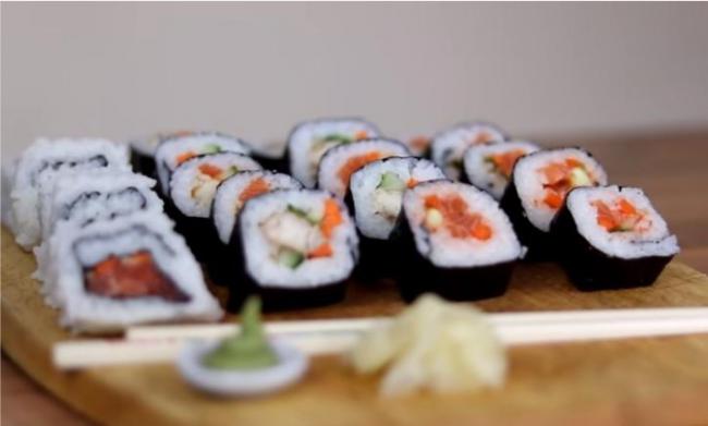 Foto: Sushi (captura de pantalla youtube.com/@Cookingforthemissus)