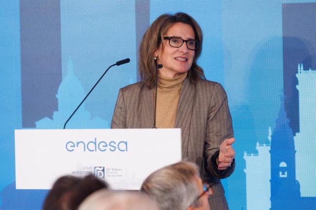 La ministra acusa a los regantes de ir 'contra el interés general'