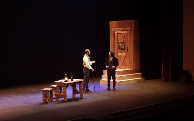 Edgar Allan Poe y sus personajes 'sobrecogen' el Maestro Padilla en la obra 'Tic Tac Poe'