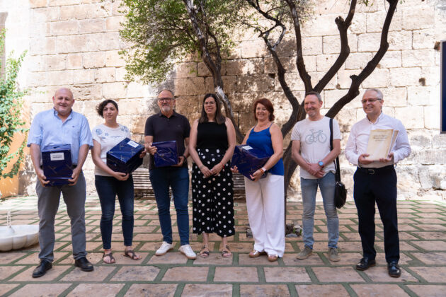 Entrega del libro 'La Taha de Lúchar' a cinco municipios de Almería