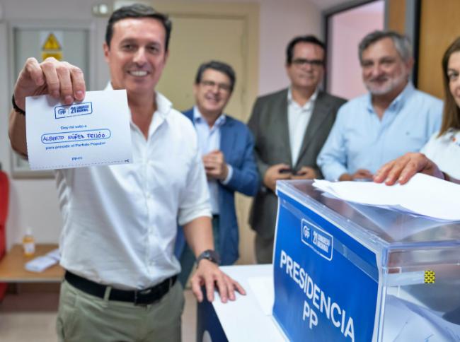 El PP de Almería vota por Feijóo