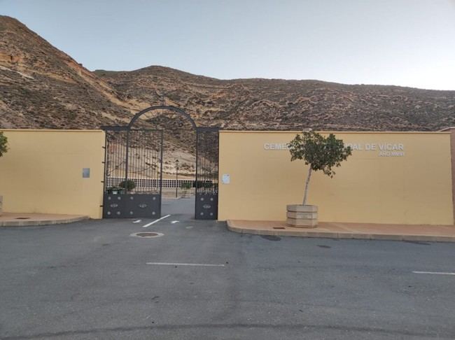 Cementerios de Vícar listos para Todos los Santos