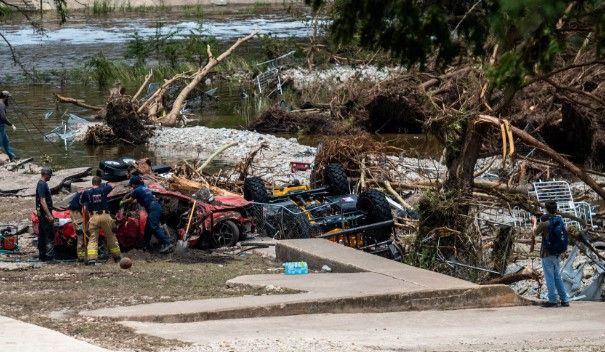 Aumentan las víctimas por inundaciones en Texas mientras buscan desaparecidos