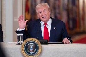 Trump advierte sobre un inminente golpe a Irán y amenaza con destrucción total