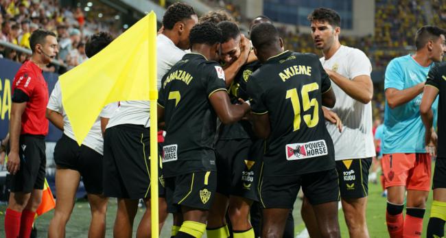 La UD Almería rescata un punto en el último minuto del partido contra el Cádiz CF
