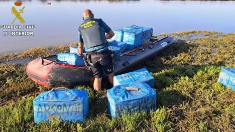 La Guardia Civil intercepta 900 kilos de hachís en Chiclana, Cádiz