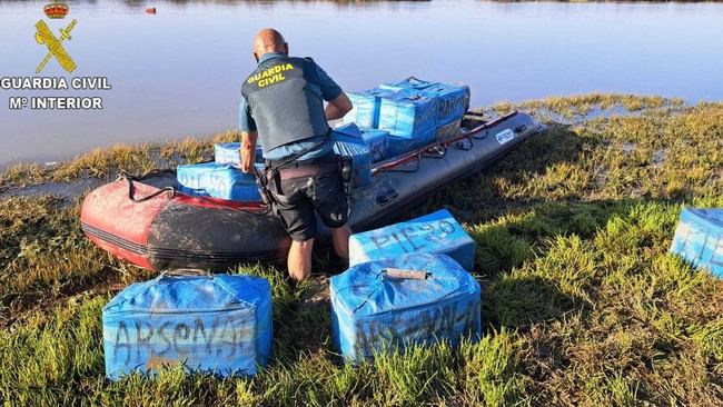 La Guardia Civil intercepta 900 kilos de hachís en Chiclana, Cádiz