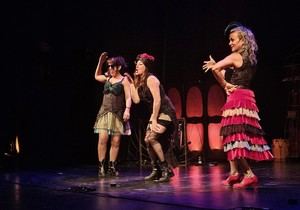 'Aletheia' desata alegría y energía en el Teatro Apolo