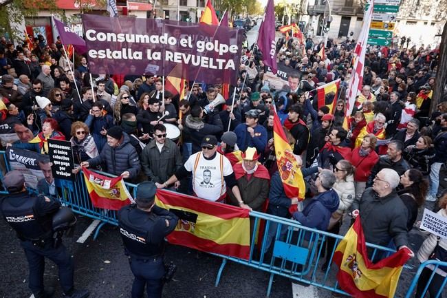 Detenido en protesta de Revuelta contra el PSOE: 'Sánchez a prisión'