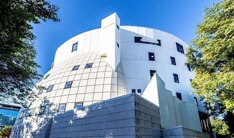 Edificio en Andalucía emite CO2 equivalente a un coche al año