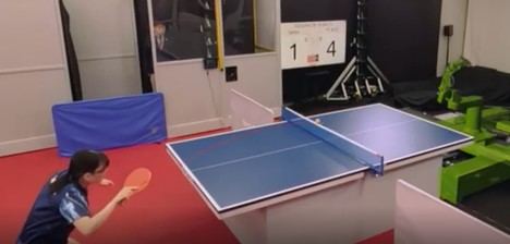 Robot con IA vence a jugadora de élite en ping-pong