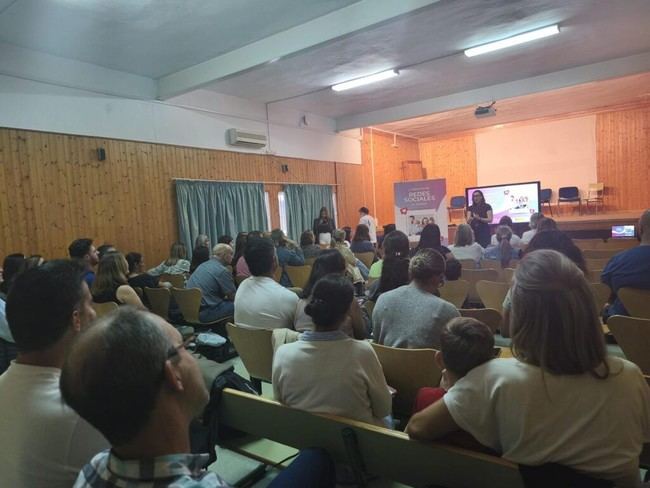 3.000 familias andaluzas se forman contra la ciberviolencia de género