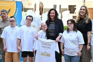 Camisetas solidarias diseñadas por personas con síndrome de Down apoyan nuevo residencial en Almería