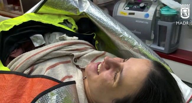Mujer da a luz en un portal en Madrid antes de llegar al hospital