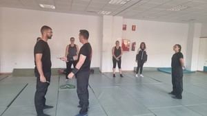 Taller de defensa personal empodera a mujeres en Vícar