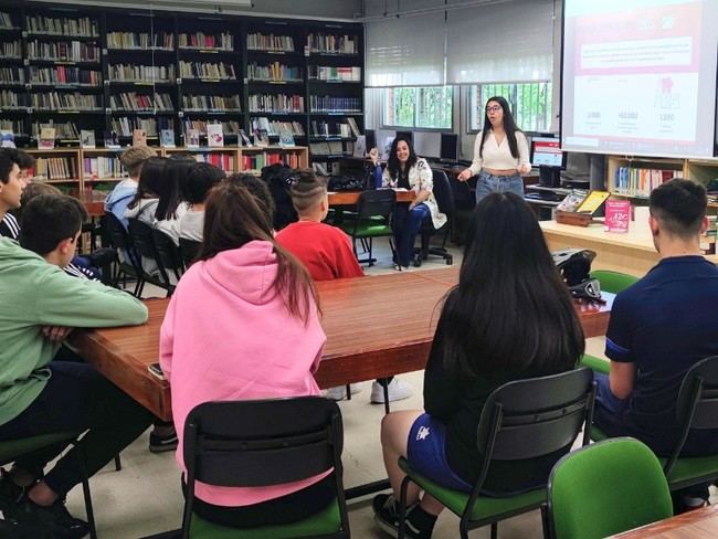Inauguran Campamento Digital en Vícar para 22 niños