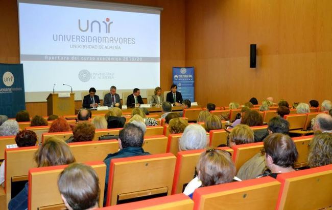 Los estudiantes de más de 55 años llenan las aulas de la Universidad de Mayores