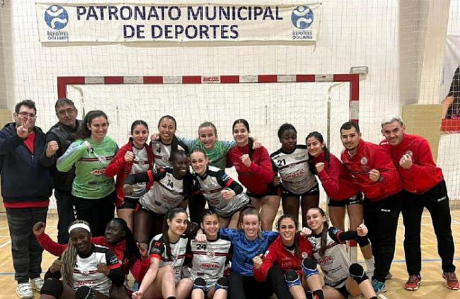 Estructuras Moya BM Roquetas consigue vencer a BM Veleta