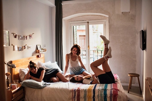 'Chicos' la serie de Instagram hecha por una almeriense llega al millón
