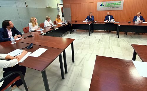 Vicente García anuncia que Cs incidirá en la rebaja fiscal que necesitan los almerienses