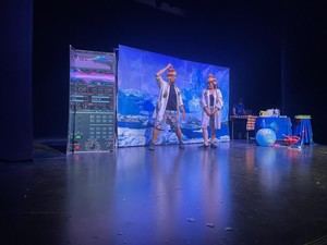 600 estudiantes del CEIP Virgen de la Paz aprenden sobre el calentamiento global mediante una obra de teatro