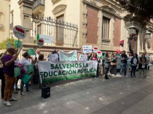 USTEA se manifiesta en la Delegación contra la Privatización de la Educación