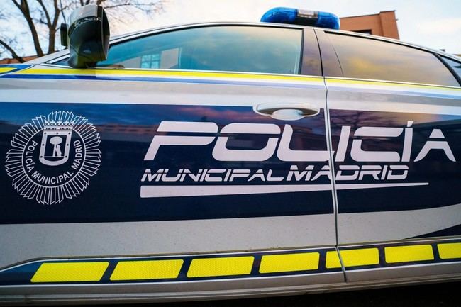 Cuatro adultos arrestados por dejar a sus hijos en un coche mientras bailaban en Madrid
