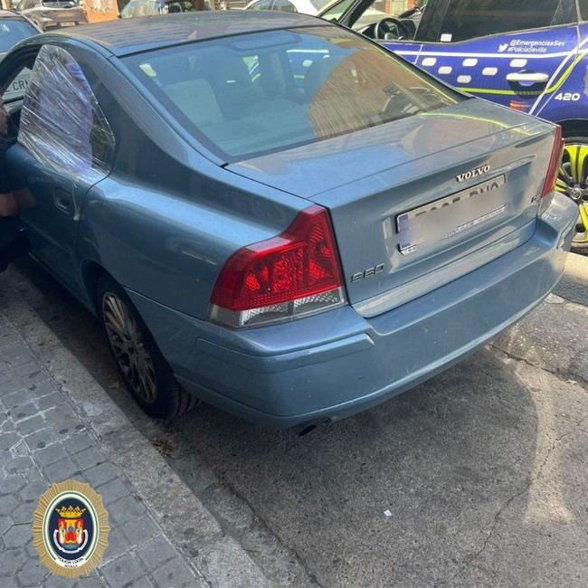 Padre investigado por dejar a su hija de cinco años sola en el coche en Sevilla