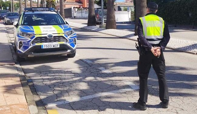 Propietario sorprende a dos okupas en Mijas y logra que huyan