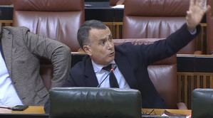 Venzal la lía en el Parlamento Andaluz