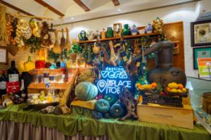 Vera enciende su nueva marca turística en los establecimientos locales