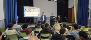 Vícar imparte taller de primeros auxilios a estudiantes