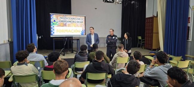 Vícar imparte taller de primeros auxilios a estudiantes