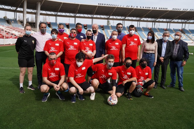 Vicente del Bosque sorprende al equipo Genuine de la Fundación UD Almería