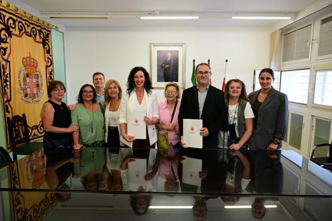 Almería lanza un servicio pionero de videointerpretación para personas sordas