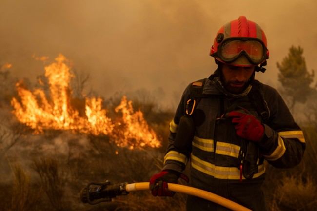 Incendios devastadores en España: miles evacuados y focos activos por toda la península