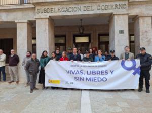 Minuto de silencio en Almería por víctimas de violencia machista