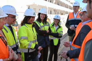 Rocío Díaz visita las obras de rehabilitación de 361 viviendas de Costa Toyo en Almería